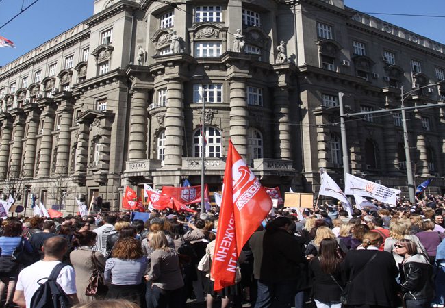 синдикални протест испред Немањине 11