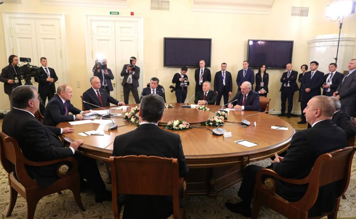 Неформальный саммит снг в петербурге. Саммит снг 2021. Саммит в петербурге сцена. Неформальный саммит снг 2022. Неформальная встреча глав государств снг 2021 в питере.